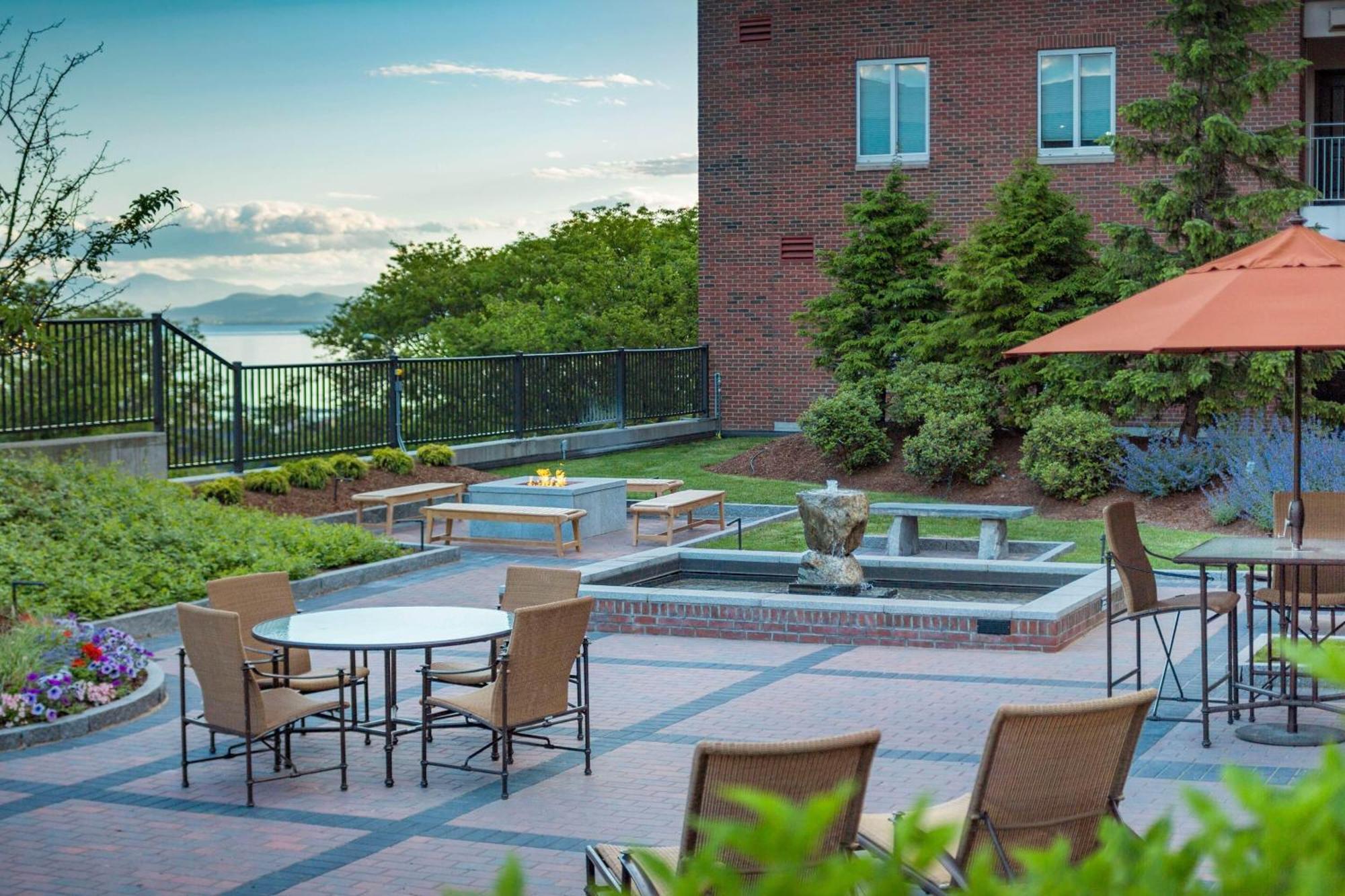 Courtyard Burlington Harbor Hotell Eksteriør bilde